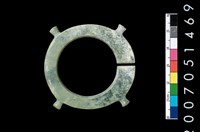 藏品(帶四突起玦形耳飾)的圖片