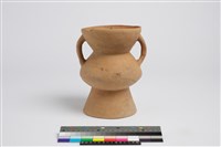 藏品(侈口歛唇折腹圓底雙豎把圈足罐)的圖片