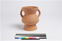 藏品(侈口歛唇折腹平底雙豎把圈足罐)的圖片