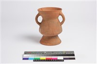 藏品(侈口折腹圓底帶紋雙豎把圈足罐)的圖片