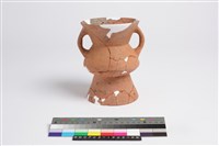 藏品(侈口帶紋折腹圓底雙豎把圈足罐)的圖片