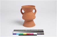 藏品(侈口折腹圓底雙豎把圈足罐)的圖片