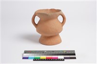 藏品(侈口斂唇帶雙流折腹平底雙豎把圈足罐)的圖片