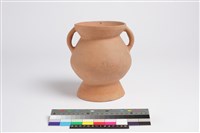 藏品(侈口斂唇圓腹圓底雙豎把圈足罐)的圖片