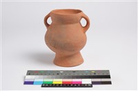 藏品(侈口斂唇圓腹圓底雙豎把圈足罐)的圖片