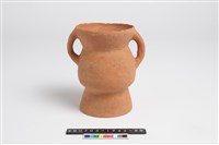 藏品(侈口斂唇圓腹圓底雙豎把圈足罐)的圖片