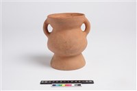 藏品(侈口斂唇圓腹圓底雙豎把圈足罐)的圖片