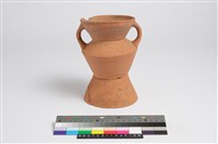 藏品(侈口斂唇折肩圓底雙豎把圈足罐)的圖片