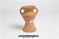 藏品(侈口斂唇折肩平底雙豎把圈足罐)的圖片