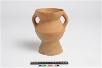 藏品(侈口斂唇帶流折腹圓底雙豎把圈足罐)的圖片