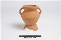 藏品(侈口斂唇折肩圓底雙豎把圈足罐)的圖片