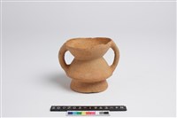 藏品(侈口斂唇低折腹雙豎把圈足小陶罐)的圖片