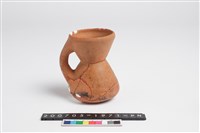 藏品(侈口斂唇平底單把小陶器)的圖片