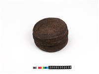 藏品(圓形藤製糯米飯盒)的圖片