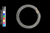 藏品(石環製作材料-帶搓磨痕石環粗胚)的圖片