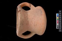 藏品(雙豎把帶流口小陶罐)的圖片