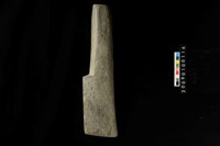 藏品(有槽石棒)的圖片