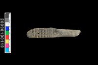 藏品(有槽石棒)的圖片