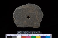 藏品(帶穿板岩片)的圖片