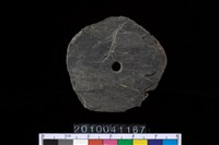 藏品(帶穿板岩片)的圖片