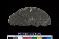 藏品(帶穿板岩片)的圖片