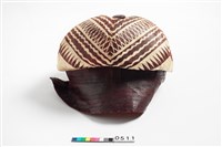 藏品(樹皮布帽)的圖片