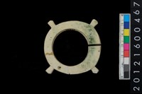 藏品(帶四突起玦形耳飾)的圖片