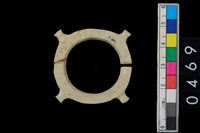 藏品(帶四突起玦形耳飾)的圖片