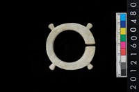 藏品(帶四突起玦形耳飾)的圖片