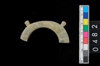 藏品(帶四突起玦形耳飾)的圖片