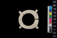 藏品(帶四突起玦形耳飾)的圖片