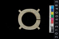 藏品(帶四突起玦形耳飾)的圖片