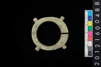 藏品(帶四突起玦形耳飾)的圖片