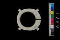 藏品(帶四突起玦形耳飾)的圖片