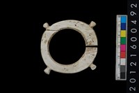 藏品(帶四突起玦形耳飾)的圖片