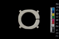 藏品(帶四突起玦形耳飾)的圖片