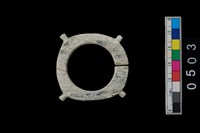 藏品(帶四突起玦形耳飾)的圖片