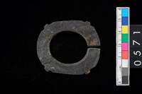 藏品(帶四突起玦形耳飾)的圖片