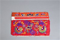 藏品(紅地鳳龍紋衣袖繡片)的圖片