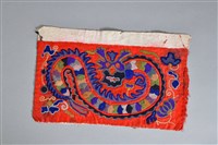 藏品(紅地水龍紋衣袖繡片)的圖片