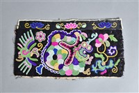 藏品(黑地蠶龍花鳥紋衣袖繡片)的圖片