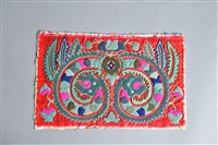 藏品(紅地雙身飛龍紋衣袖繡片)的圖片