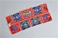 藏品(紅黑地卷龍紋衣袖繡片)的圖片