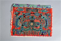 藏品(紅地鳥身飛龍紋衣袖繡片)的圖片