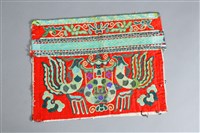 藏品(紅地宗廟雙鳳紋衣袖繡片)的圖片