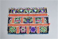 藏品(黑地宗廟花蝶紋衣袖繡片)的圖片