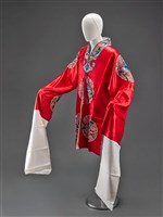 藏品(紅地彩繡團花紋女帔)的圖片