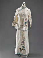 藏品(白地盤金彩繡菊紋裙襖)的圖片