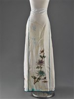 藏品(白地盤金彩繡菊紋裙襖-裙)的圖片