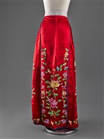 藏品(紅地彩繡花蝶紋裙襖-裙)的圖片